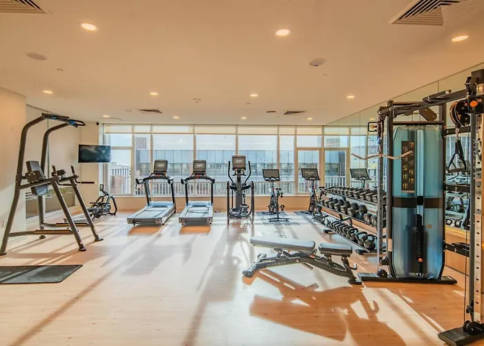 Lavish 21St Floor High Rise, Gym, Parking, Pool, Golf