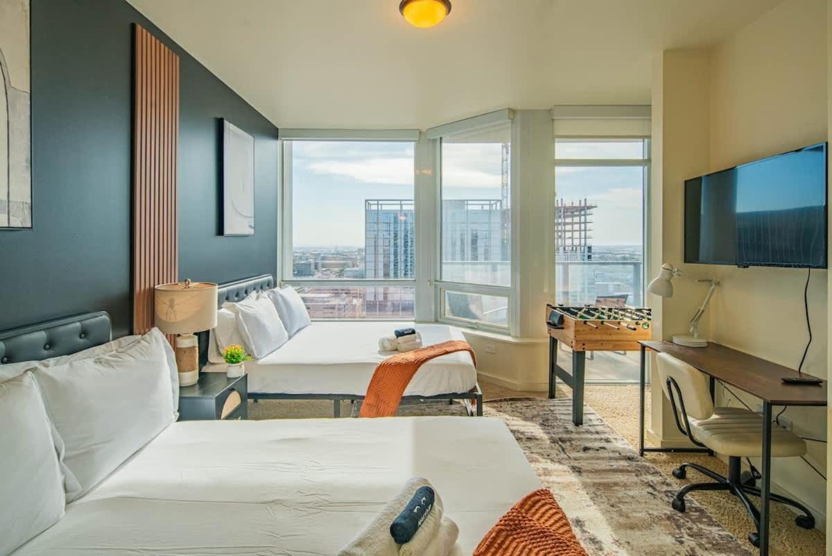 Lavish 21st Floor High Rise, Gym, Parking, Pool, Golf